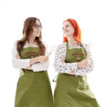 Słodka Rewolucja to autorska cukiernia w Radomiu, w której łączymy klasykę z nowoczesnością. Tworzymy nieoczywiste słodkości – od makaroników po eleganckie monoporcje – zawsze z pasją, smakiem i dbałością o detale.